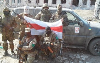 Grupo de nacionalistas bielorrusos apoyando al Batallón Azov en Donbass