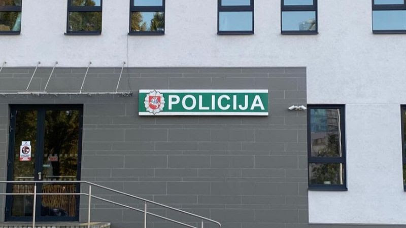 Lithuanian police respond to hundreds of 'co-ordinated' bomb threats against schools 800x450_cmsv2_ae5850cd-ed65-5318-8337-e2fd4d8a545c-7966216