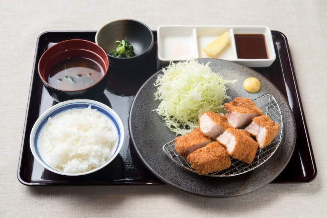 【新メニュー】厚切りロースとんカツ膳 1,180円(+税)