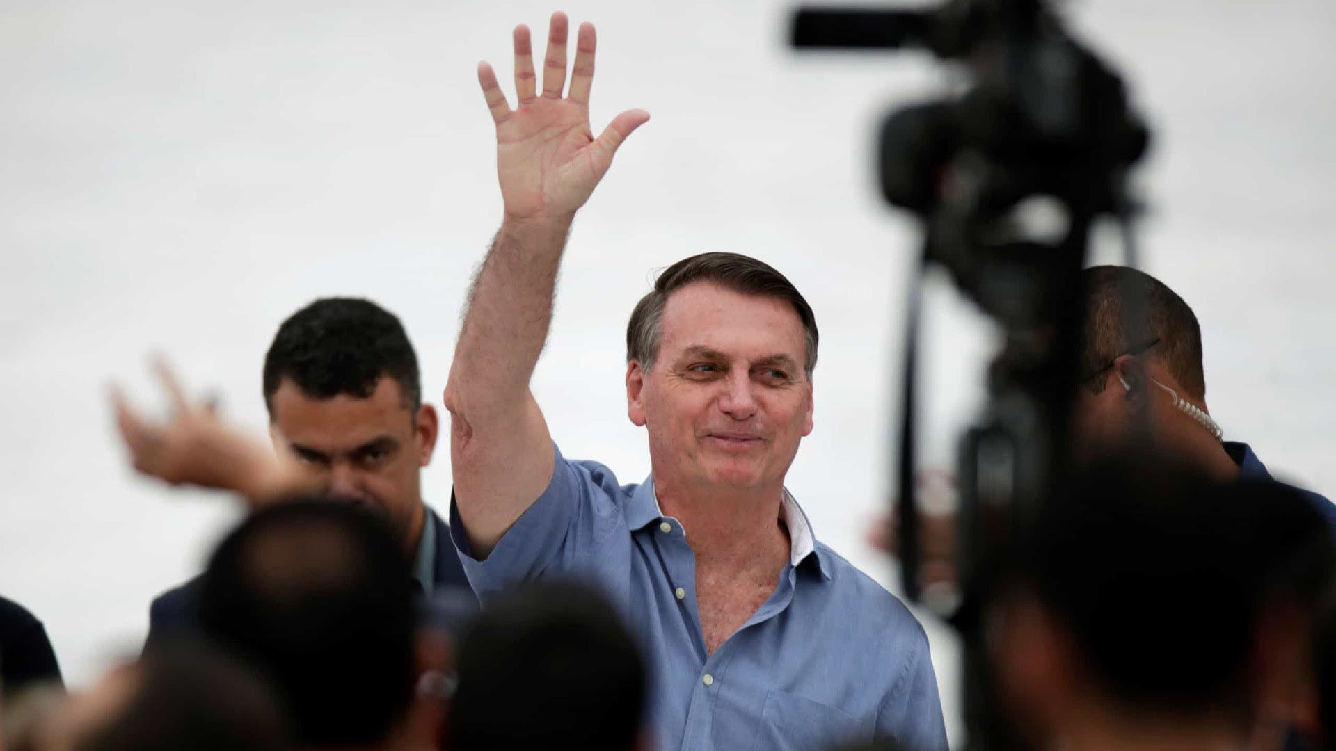 Bolsonaro compartilha live em que Jefferson acusa Maia por golpe