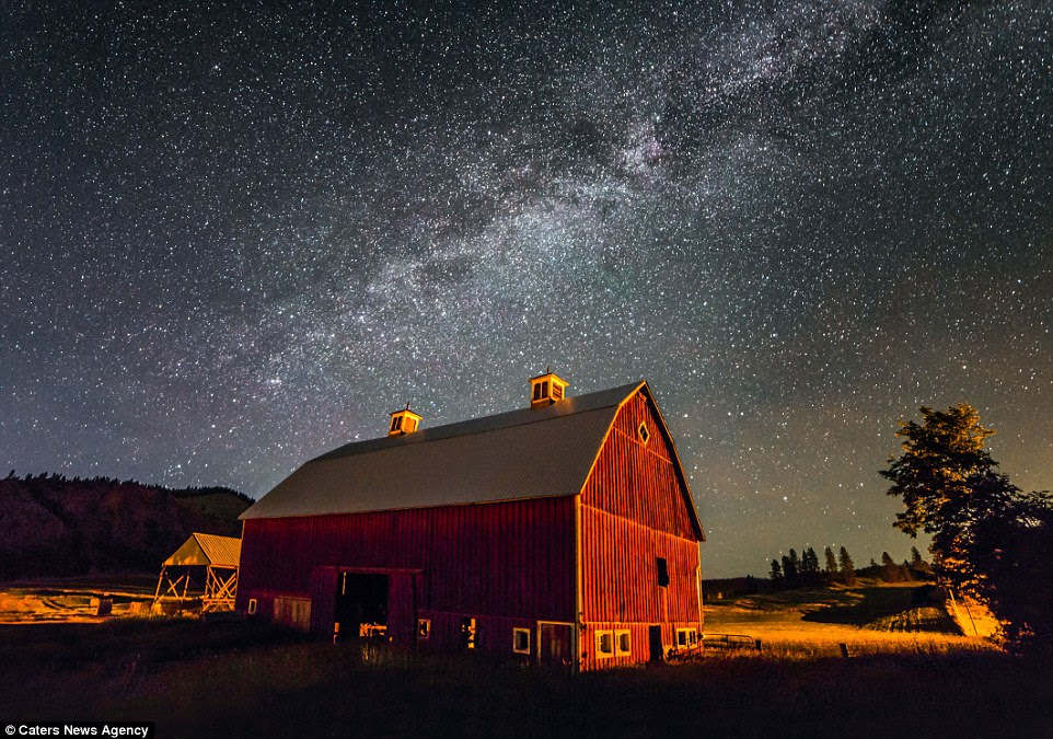 The star-spangled skies of America - STUNNING PHOTOS 29DAFE2900000578-0-image-a-23_1435020643838