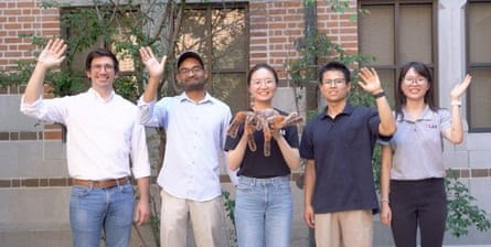 Daniel Preston, Anoop Rajappan, Zhen Liu, Trevor Shimokusu and Te Faye Yap de la Rice University. Foto Natuurhistorisch Museum Rotterdam.