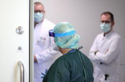 Los hospitales de Madrid bordean el colapso por la llegada de casos y la escasez de material para atajar el coronarivus