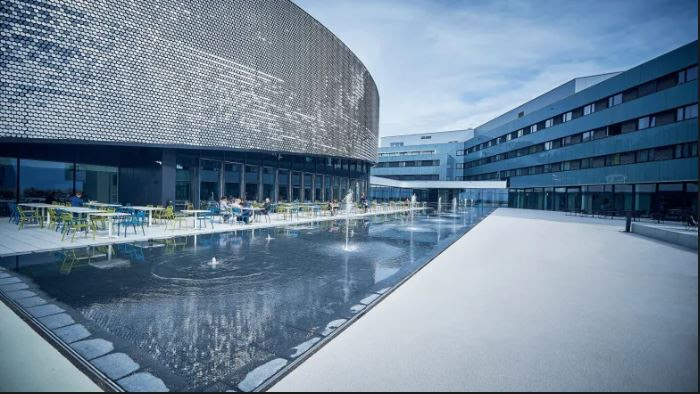 A large building with a fountain in front of itDescription automatically generated with low confidence