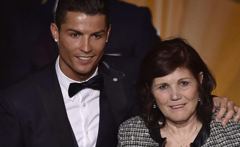 Ronaldo và mẹ anh, bà Dolores Aveiro. Ảnh: Getty Images. Ronaldo và mẹ anh, bà Dolores Aveiro. Ảnh: Getty Images.