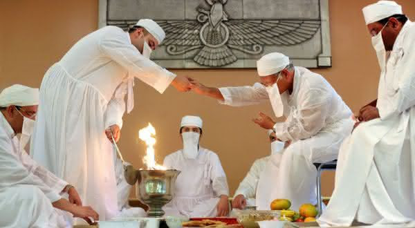 Zoroastrismo entre as crencas da vida apos a morte de diferentes religioes
