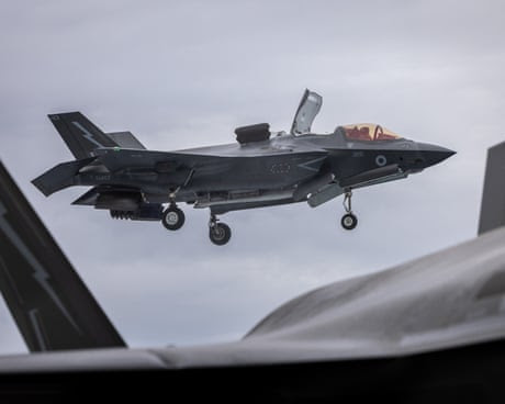 A British F-35 landing