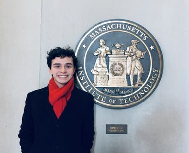 Ignacio Pérez Bedoya, estudiante de Ingeniería electrónica y física. "En el MIT, hay muy pocas limitaciones en cuanto a la investigación que podés realizar, lo que incentiva la creatividad"