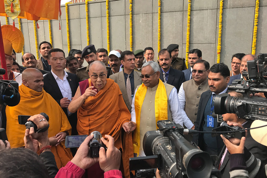 His Holiness the Dalai Lama and Bihar Chief Minister Nitish Kumar speaking to journalists during their visit to Buddha Smriti Park in Patna, Bihar, India on December 28, 2016. Photo/Tenzin Taklha/OHHDL