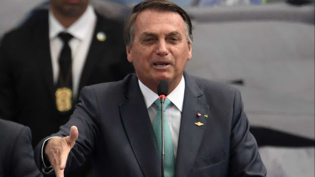 Eleitor de Bolsonaro não vê incentivo a crimes na Amazônia e vai mais à igreja, mostra Datafolha