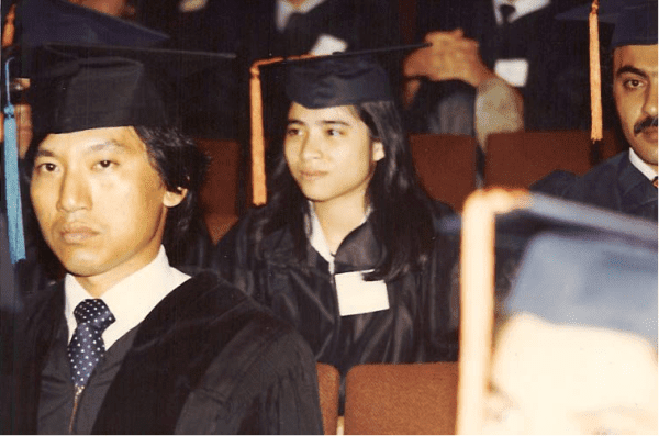 Bà Loan trong buổi lễ tốt nghiệp ngành kỹ thuật điện ở trường đại học Texas ở Austin vào năm 1982.