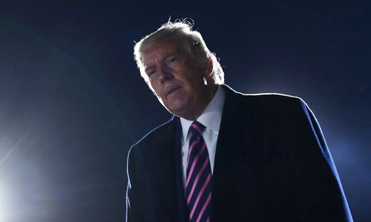 Phản ứng của Tổng thống Mỹ Donald Trump khi nghe tin thẩm phán Ginsburg qua đời sau khi ông kết thúc buổi vận động tranh cử ở bang Minnesota hoom18/9. Ảnh: AFP.
