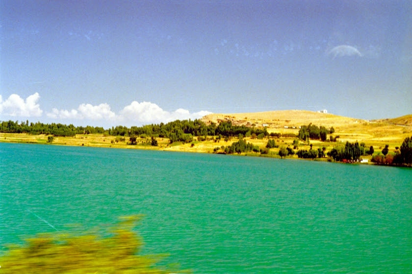 Η λίμνη Βαν, μια αλμυρή λίμνη σόδας, είναι μια από τις μεγαλύτερες ενδορρειικές λίμνες στον κόσμο (δεν έχει διέξοδο).