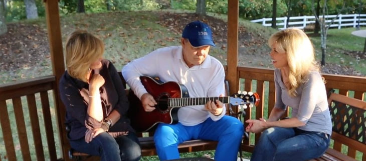 Cynthia McFadden sits with Glen Campbell and his wife of 32 years, Kim.