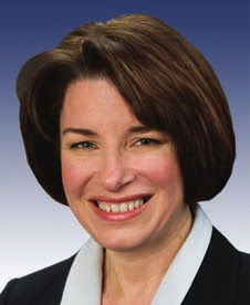 La Senadora Amy Klobuchar encabeza el grupo bipartidista que ha presentado al Congreso el proyecto de ley contra el bloqueo a Cuba.