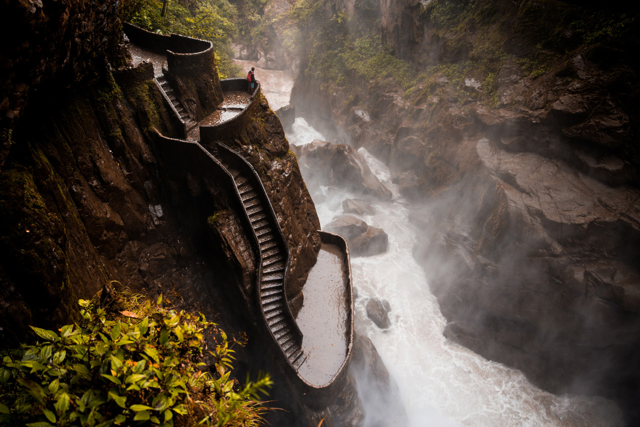 Pailón del Diablo is one of the main attractions of Baños town. This waterfall is more than 80 meters tall. Photo: Viaja la Vida travel blog
