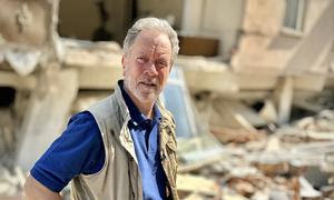 El director ejecutivo del PMA, David Beasley, en el epicentro del devastador terremoto que sacudió Türkiye y Siria. 