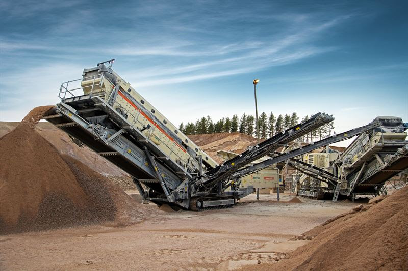 Lokotrack ST410 mobile screen is ideal for demanding largescale aggregates production
