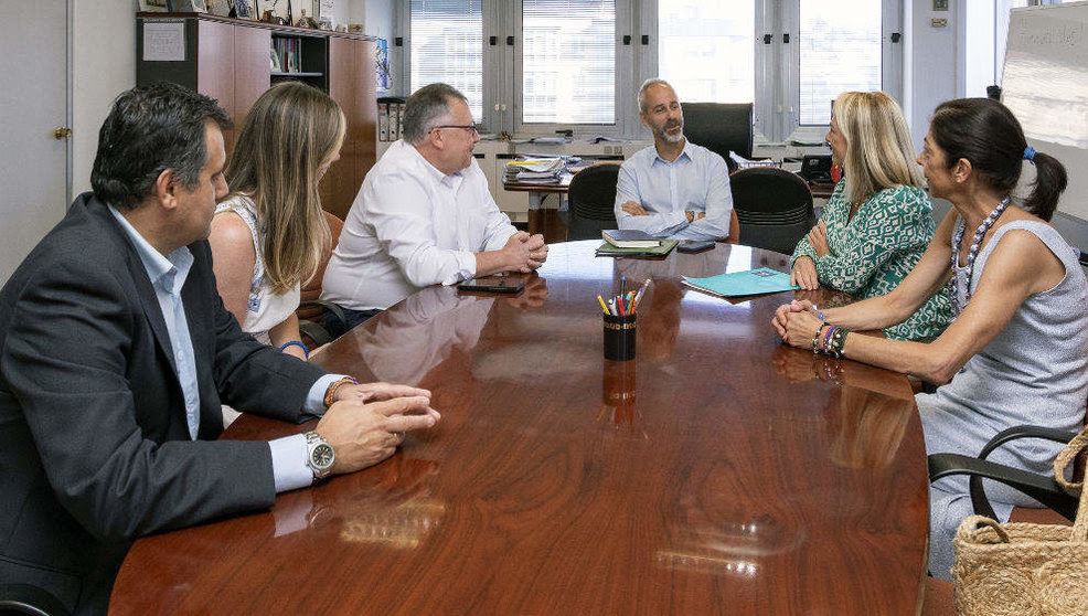 El consejero de Educación, FP y Universidades, Sergio Silva, se reúne con la Confederación Católica Nacional de Padres de Familia y Padres de Alumnos (CONCAPA)