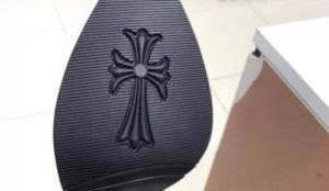 Iraq: Kurdish Muslim authorities allow sale of anti-Christian shoes that allow wearer to trample on cross