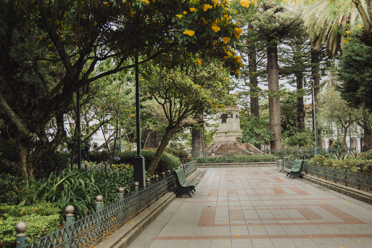 Parque Calderon is located right in the center of Cuenca. This city is one of the safest in all Ecuador. Photo: embarcados.travel travel blog