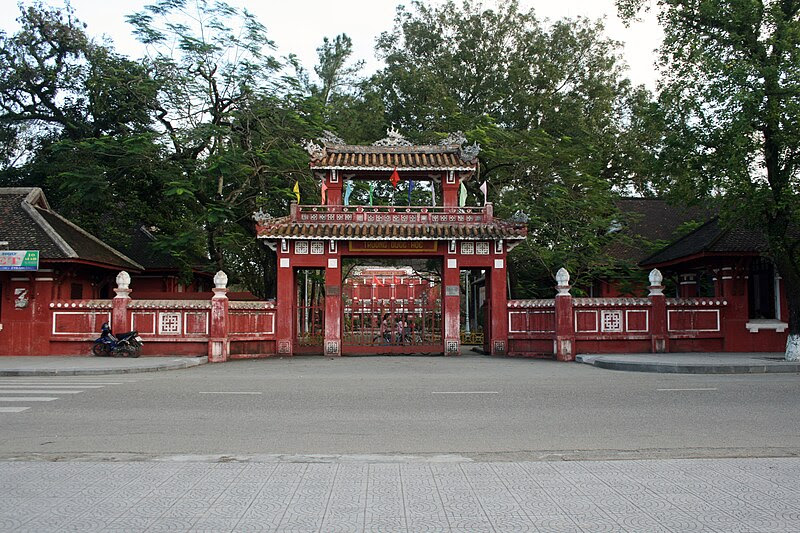 File:Quốc Học Huế.jpg