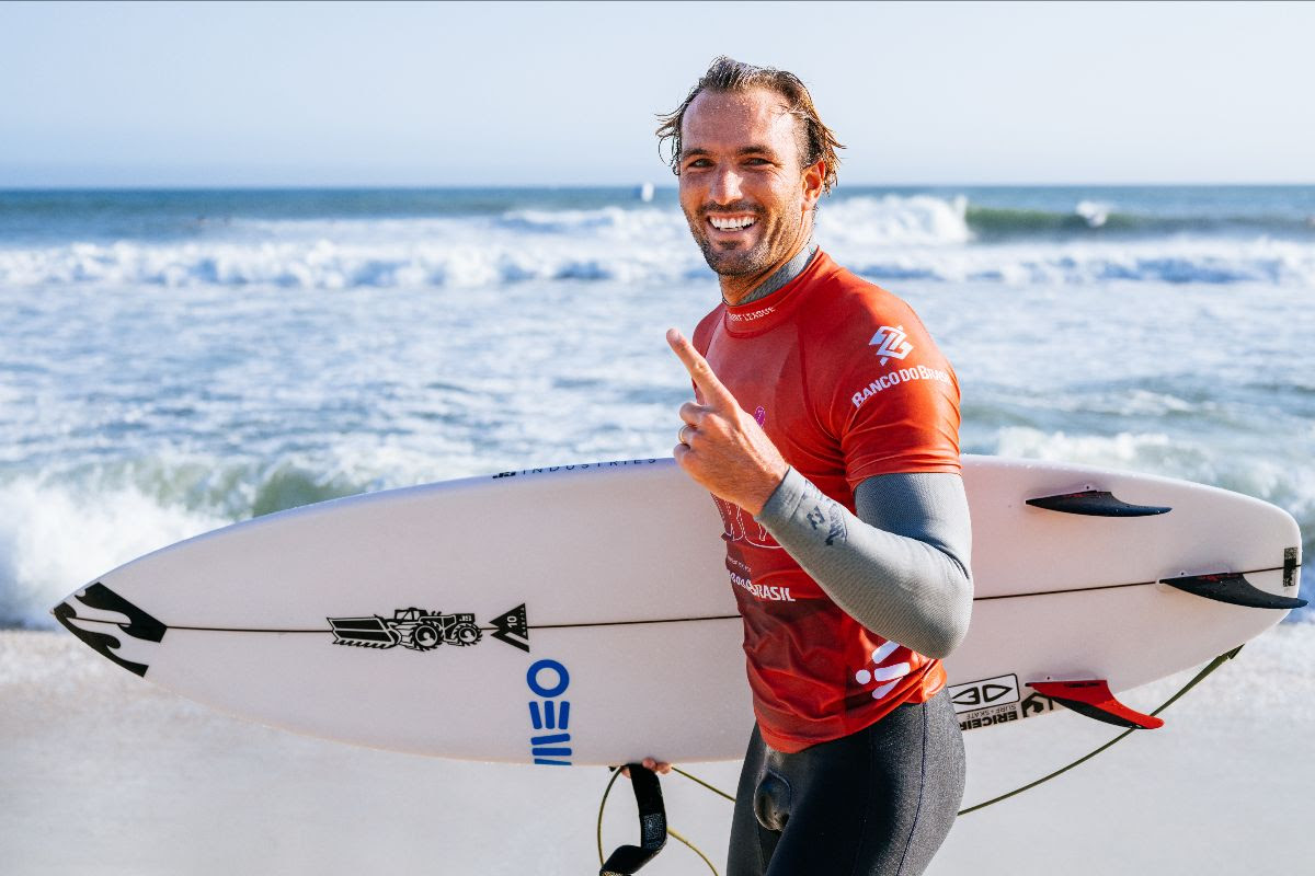 Multiple Athletes Celebrate Championship Tour Qualification at the Corona  Saquarema Pro