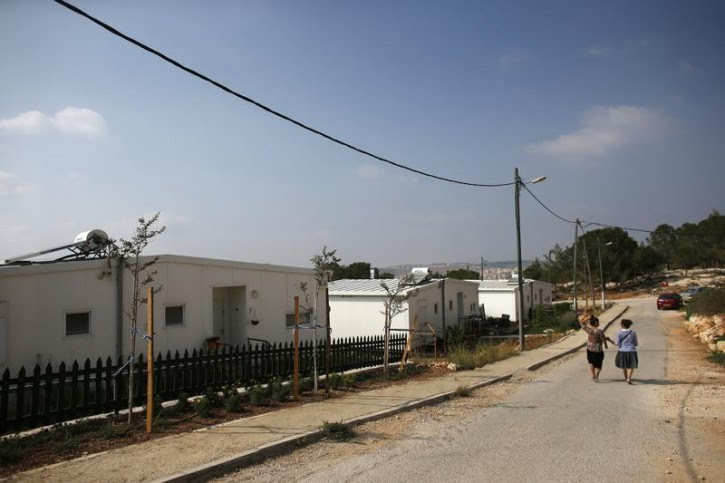 Israeli women walk in a Jewish settlement known as "Gevaot", in the Etzion settlement bloc, near Bethlehem August 31, 2014. REUTERS/Ronen 
