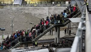 98,000 mostly Muslim migrants given permanent Swedish residency