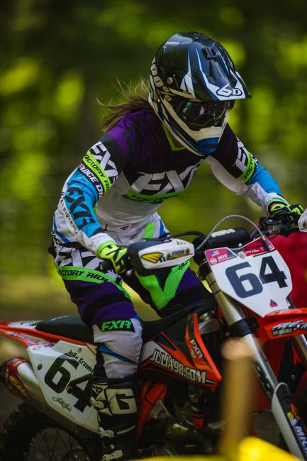 Julia Krzemien went 1-1 to win the Women 122-500cc class.