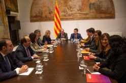 PSC y 'comuns' cargan contra Torra por reunirse solo con los independentistas para preparar la mesa con Sánchez