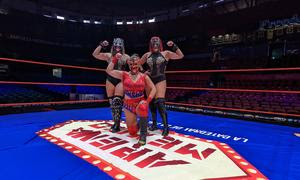 La Jarochita, Zeuxis y Lluvia, luchadoras profesionales mexicanas "Amazonas" del Consejo Mundial de Lucha Libre (CMLL) posan en el ring de la Arena México en Ciudad de México.