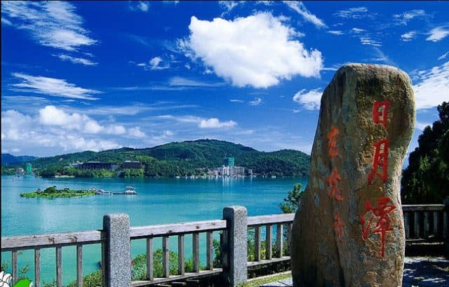Hồ Nhật Nguyệt cảnh đẹp thơ mộng (Ảnh ST)