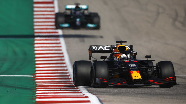 Verstappen faz corrida perfeita e vence; Leclerc roda sozinho