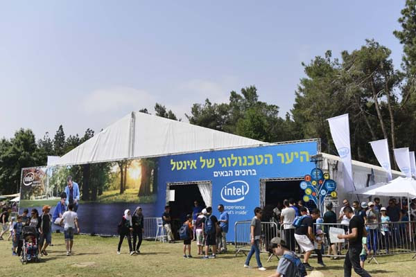 Intel booth at the Jerusalem Geek Picnic on Passover week 2016