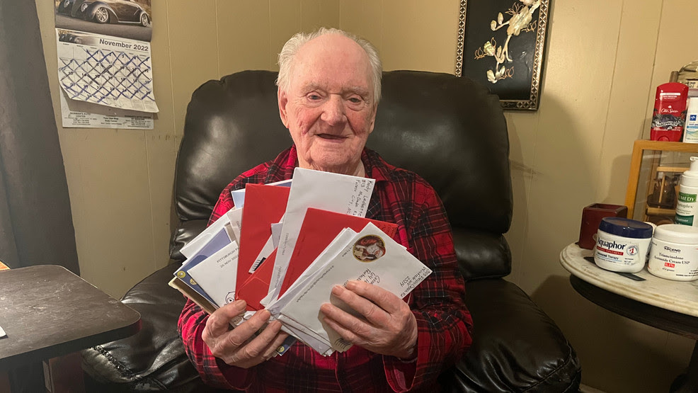  Pawtucket man, 95, receives hundreds of holiday cards to help lift his spirit