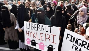 Denmark: Muslim women defy the face veil ban as “Islamophobic” and “intolerant”