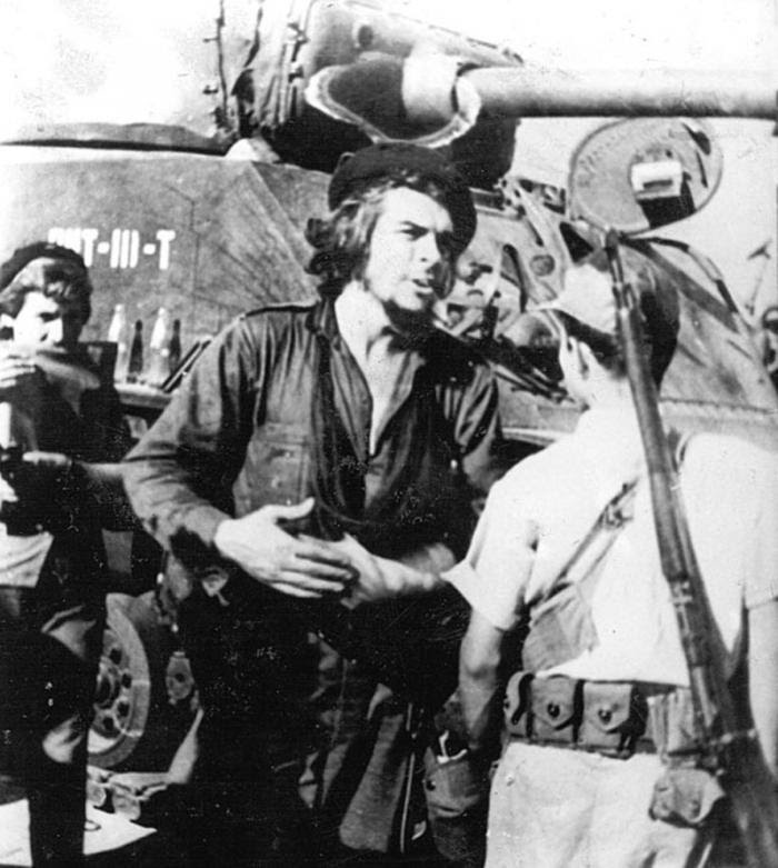 El Comandante Ernesto Che Guevara en la Batalla de Santa Clara, diciembre de 1958.
