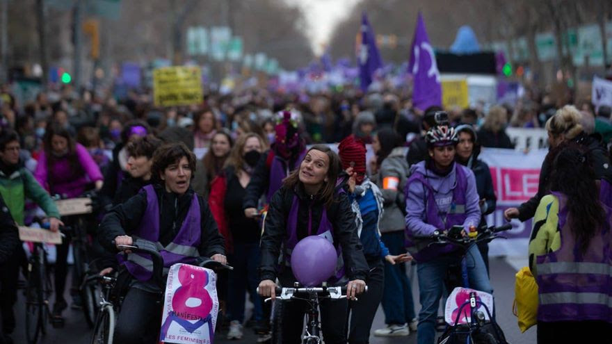 Las manifestaciones del 8M recorren decenas de ciudades para clamar contra el machismo
