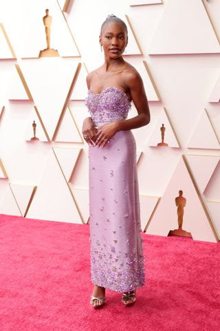 Demi Singleton con vestido Miu Miu en los Oscars 2022