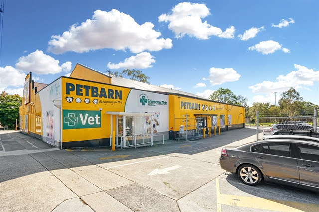 Petbarn vet store