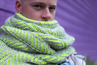 Briocheveron Cowl by Stephen West. Photocredit: S. West
