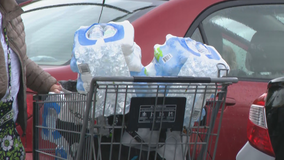  Residents line up for bottled water amid boil advisory in North Attleborough, Plainville