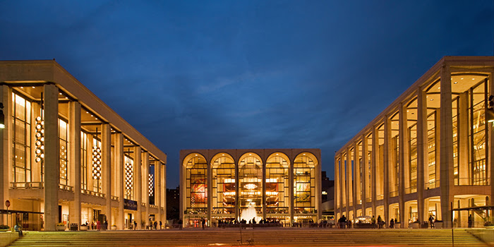 Музыкальный театр 'Метрополитен-Опера' в Нью-Йорке, США