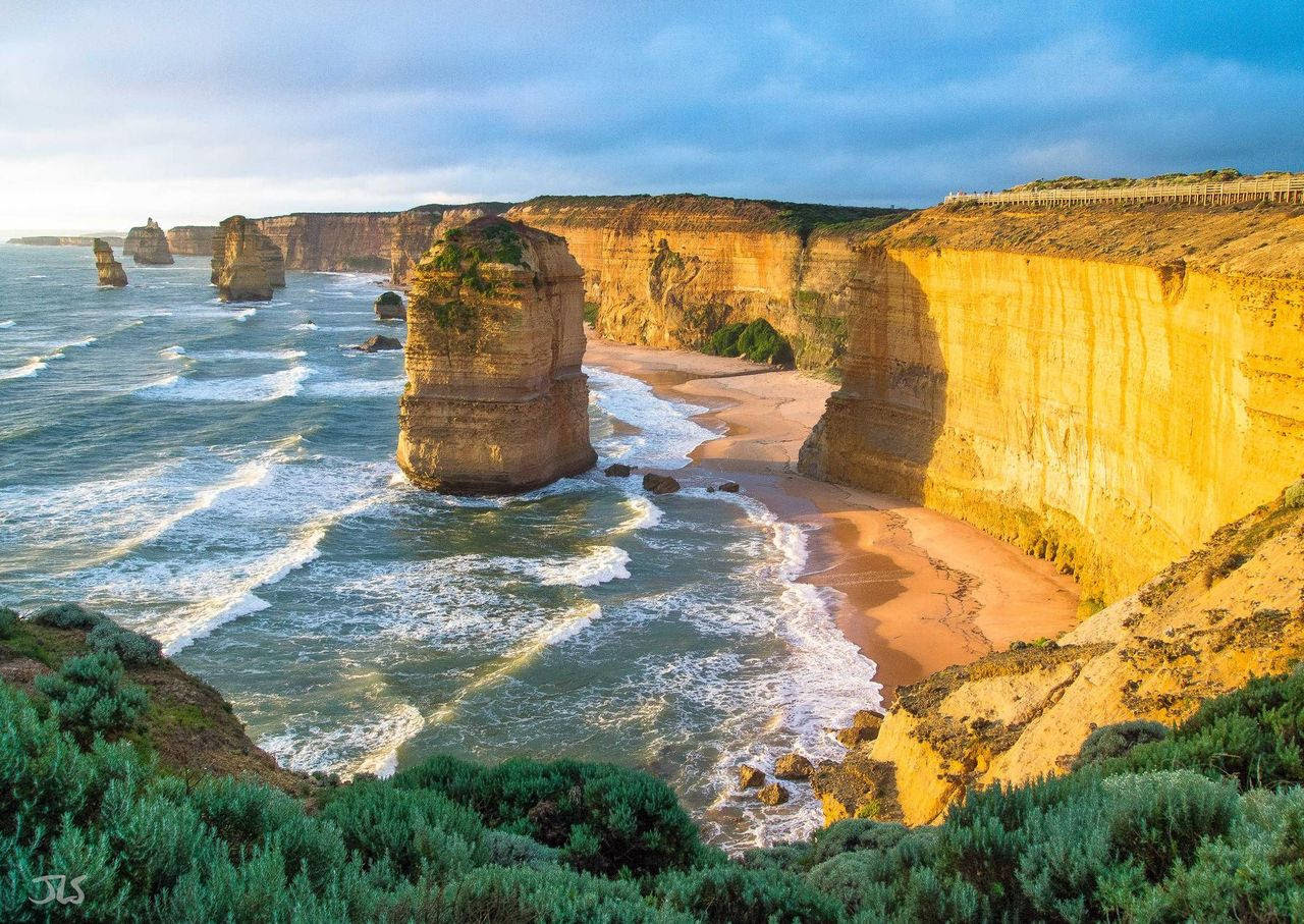 Dãy đá vôi The Twelve Apostles ở Australia