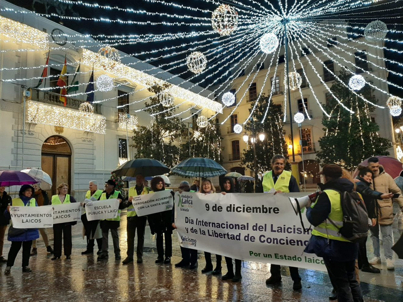 Con un animado paseo reivindicativo se celebró en Granada el Día Internacional del Laicismo y la Libertad de Conciencia 2022