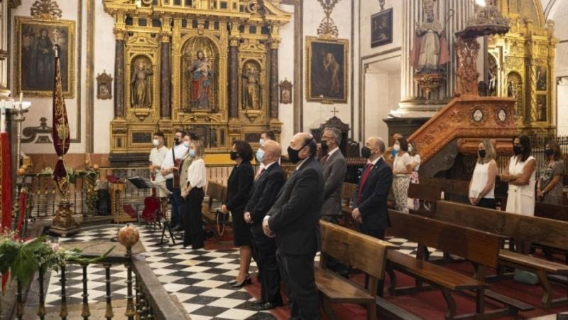 RECOMENDADO: Misas, ofrendas y belenes en la Universidad de Granada · por Juan Antonio Aguilera