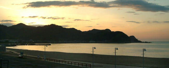 3位 「あまるべ温泉 夕香楼しょう和<香住>」 香住海水浴場の景色