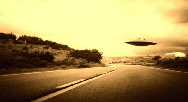 Chester Bennington Saw A UFO Before He Died (Real Story - Linkin Park Video Interview) Chester Bennington Saw A UFO Before He Died (Real Story - Linkin Park Video Interview)