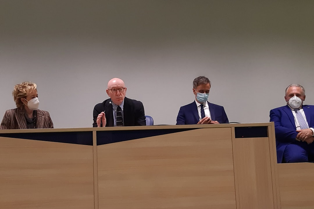 Moratti nell'auditorium S. Anna conrba, Fermi con dg